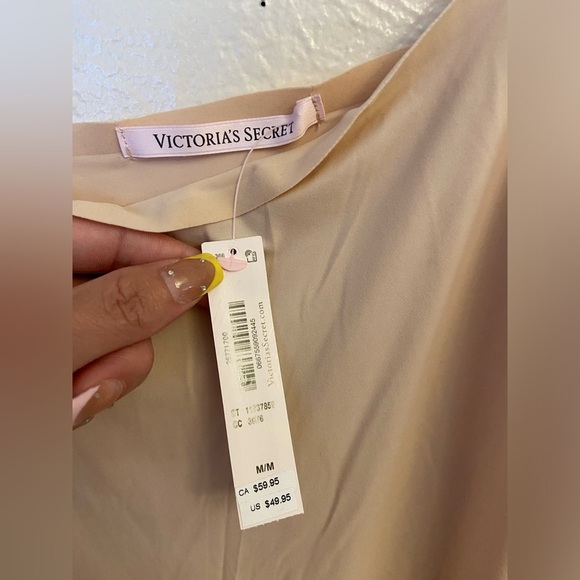 Victoria's Secret - Picture 4 of 6